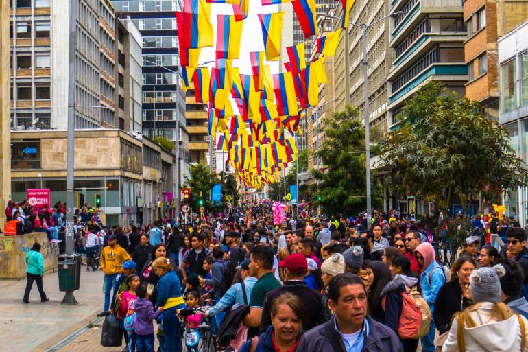 Tasa de desempleo en Colombia cayó a 8,8 % en abril de 2025