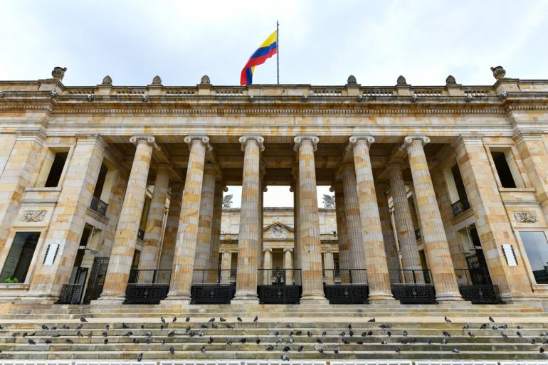 Salario de congresistas subirá a $52 millones de pesos en 2025