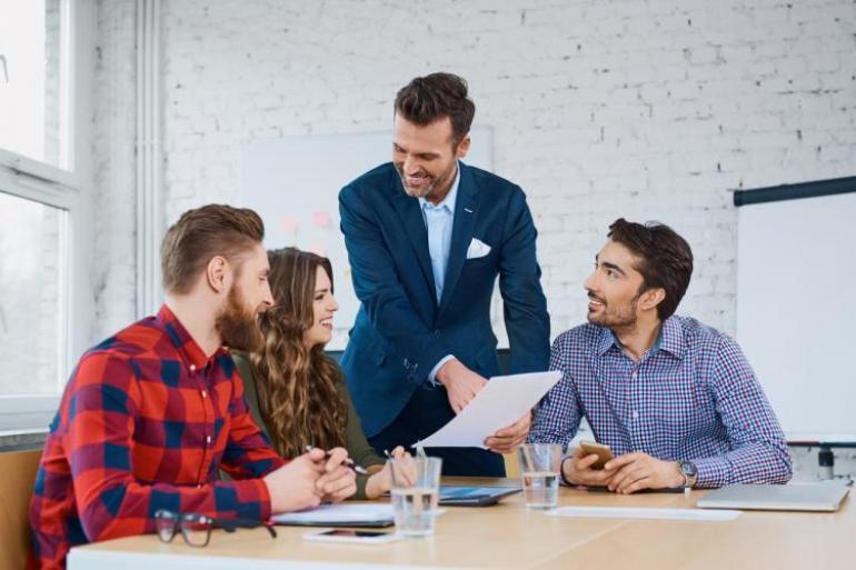 En la alta dirección se trabaja especialmente para ayudar a los líderes a identificar las bases emocionales-racionales en los procesos de toma de decisiones. Foto: Istock